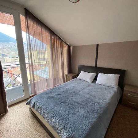 Готель Uptown Boutique Kazbegi Екстер'єр фото