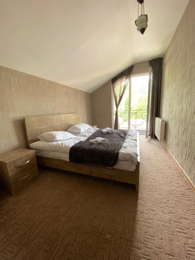 Готель Uptown Boutique Kazbegi Екстер'єр фото
