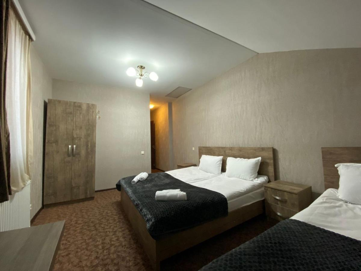 Готель Uptown Boutique Kazbegi Екстер'єр фото