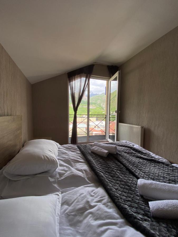 Готель Uptown Boutique Kazbegi Екстер'єр фото