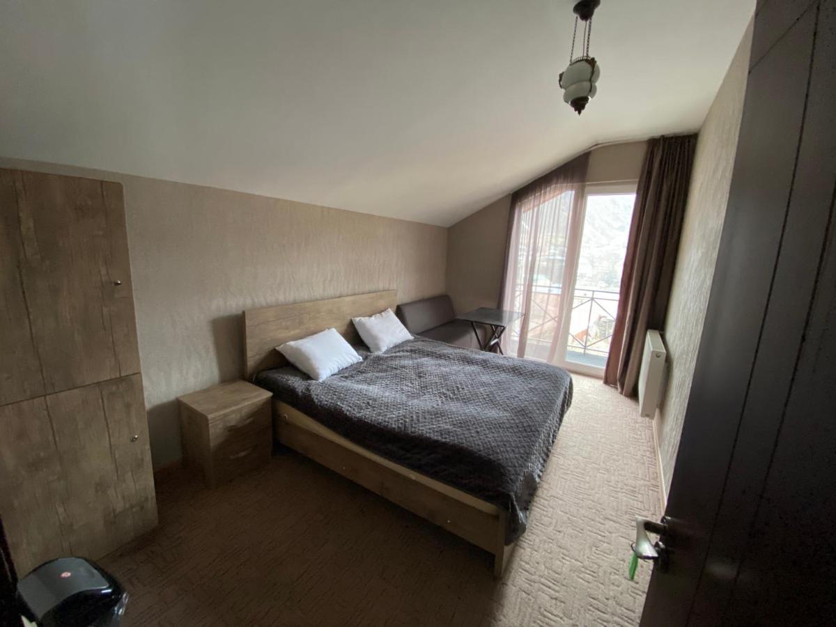 Готель Uptown Boutique Kazbegi Екстер'єр фото
