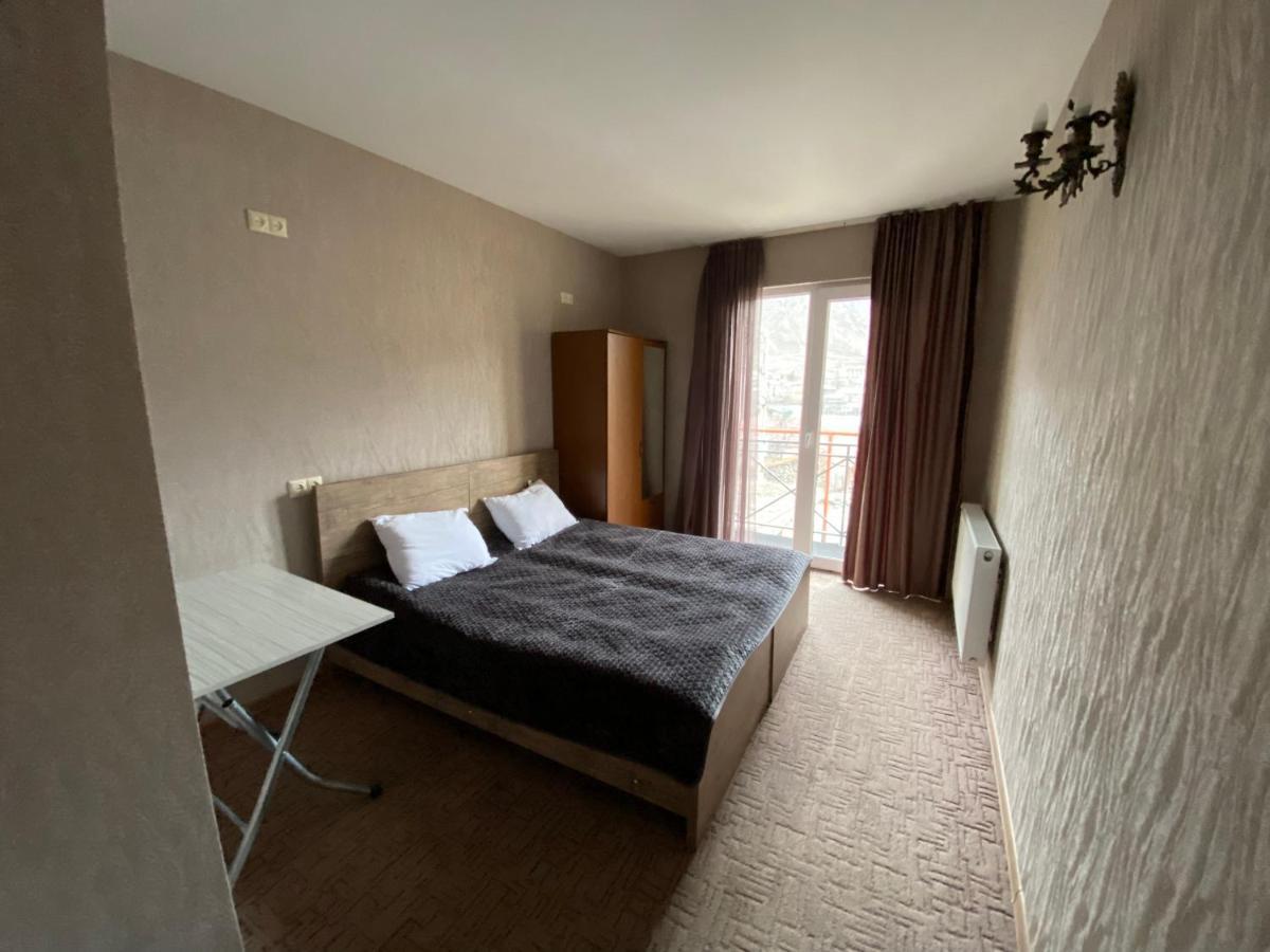 Готель Uptown Boutique Kazbegi Екстер'єр фото