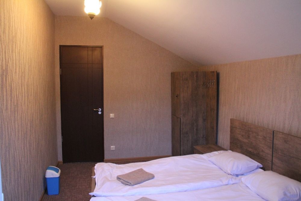 Готель Uptown Boutique Kazbegi Екстер'єр фото