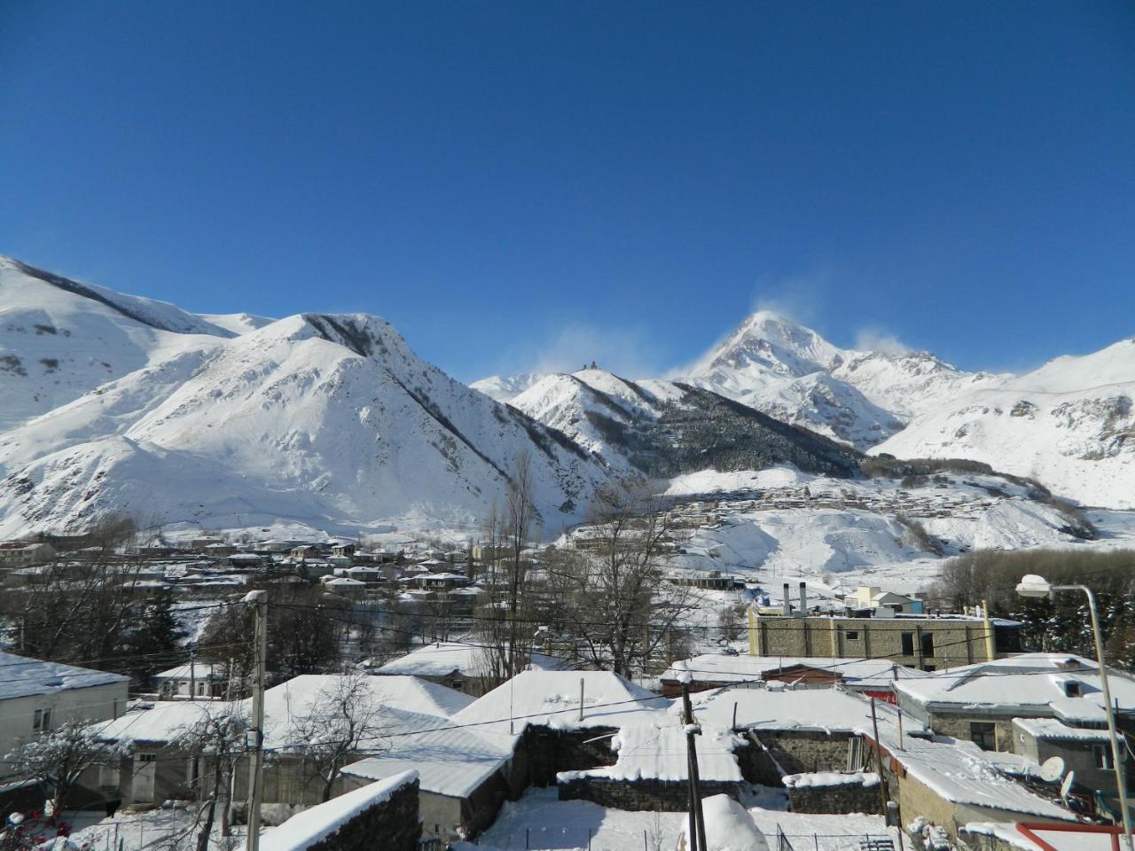 Готель Uptown Boutique Kazbegi Екстер'єр фото